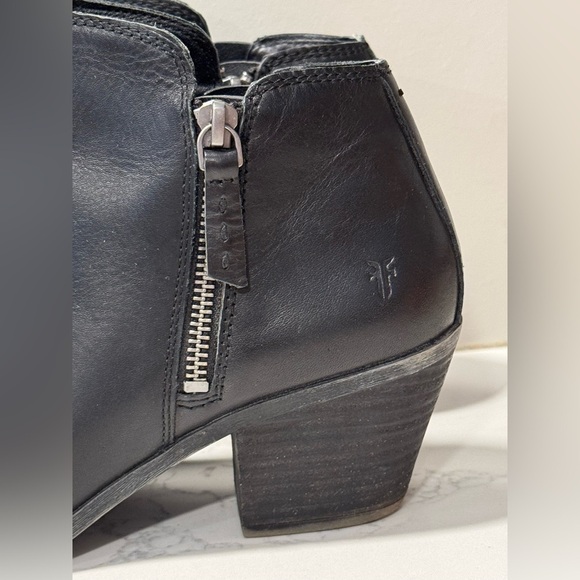 Frye - Judith Zip Bootie - Black Leather - Picture 6 of 13